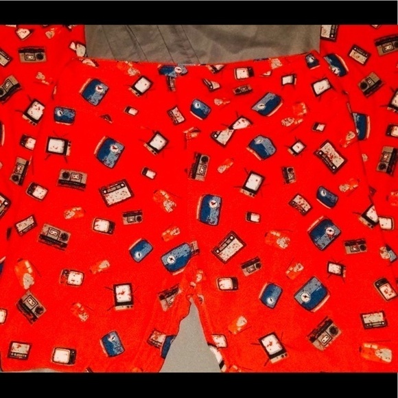 LuLaroe Red Leggings With Radios and Boomboxes NEW - Picture 3 of 7